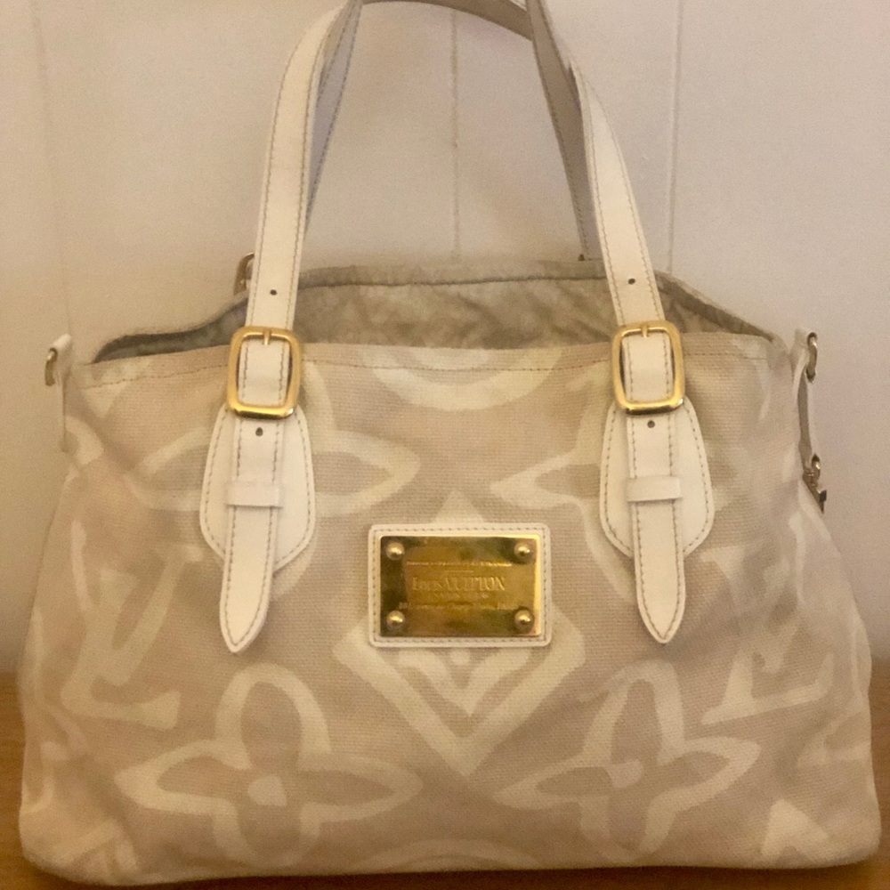 LOUIS VUITTON
Limit. Ed. Beige Tahitienne Cabas PM